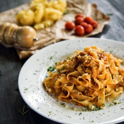 Turnkey North Shore Restaurant – $1.3M Sales – Real Estate Available for Purchase